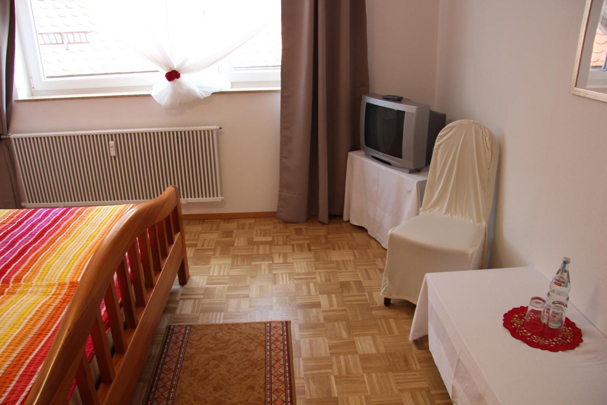 Hotel Am Schloss Neuenstein Room photo