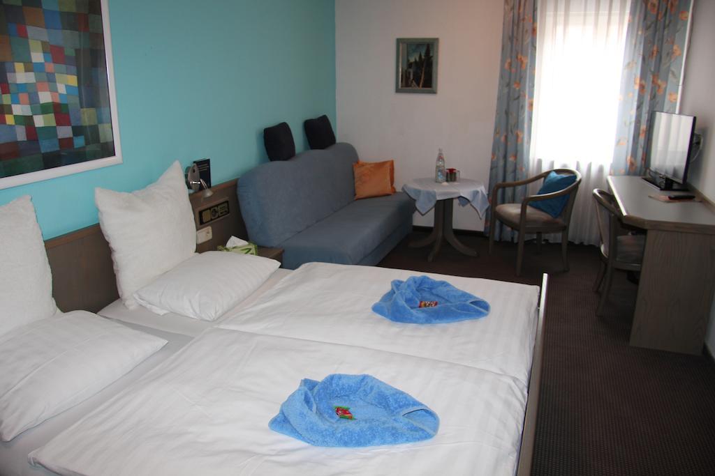 Hotel Am Schloss Neuenstein Room photo